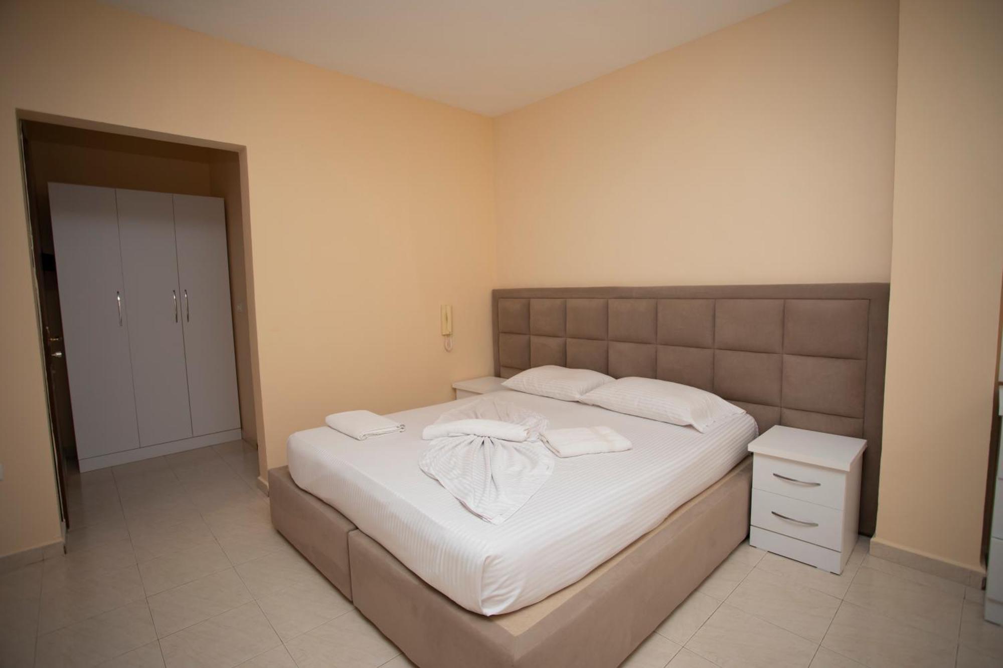 Hotel Sunrise Golem  Extérieur photo