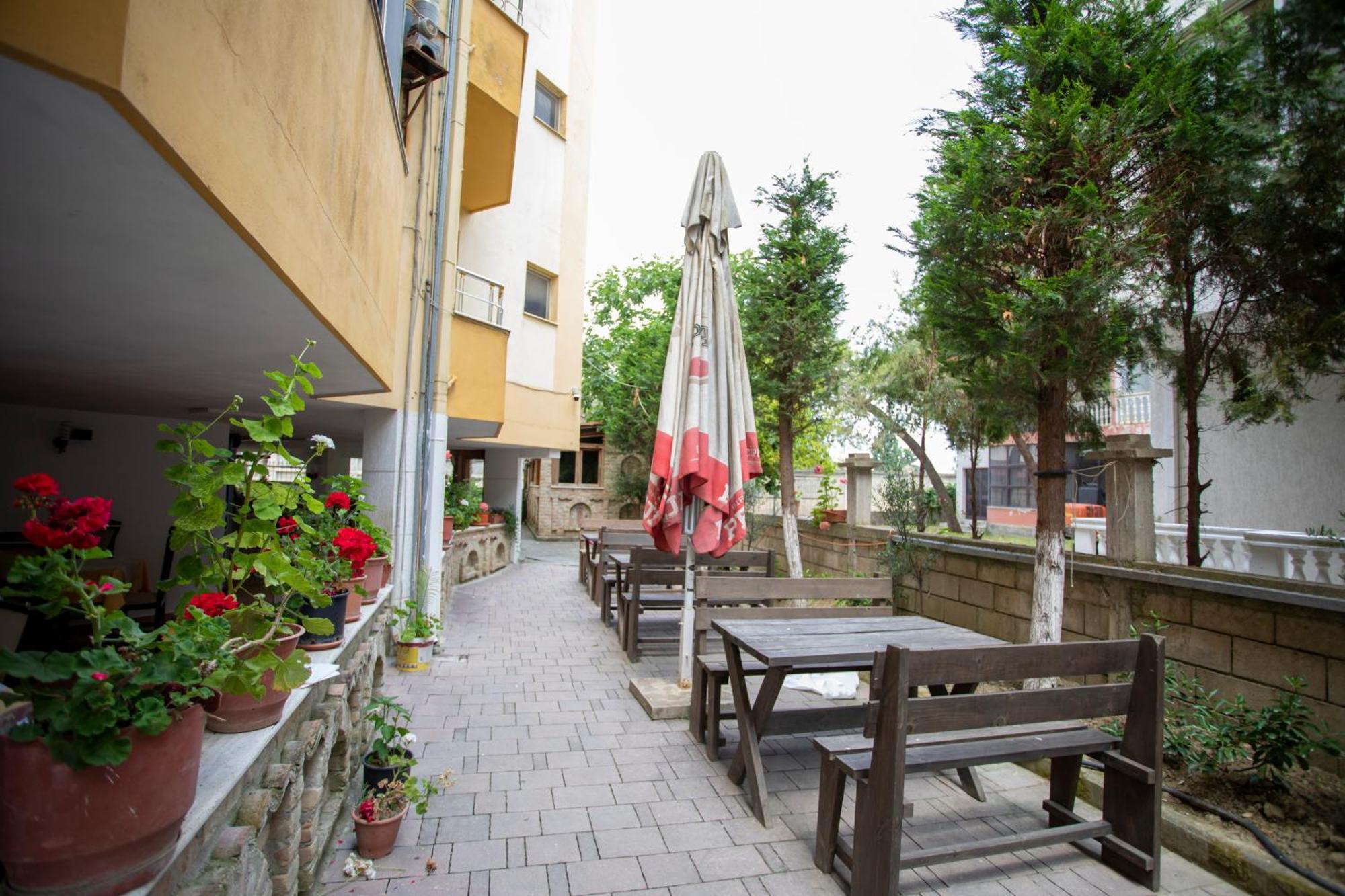 Hotel Sunrise Golem  Extérieur photo