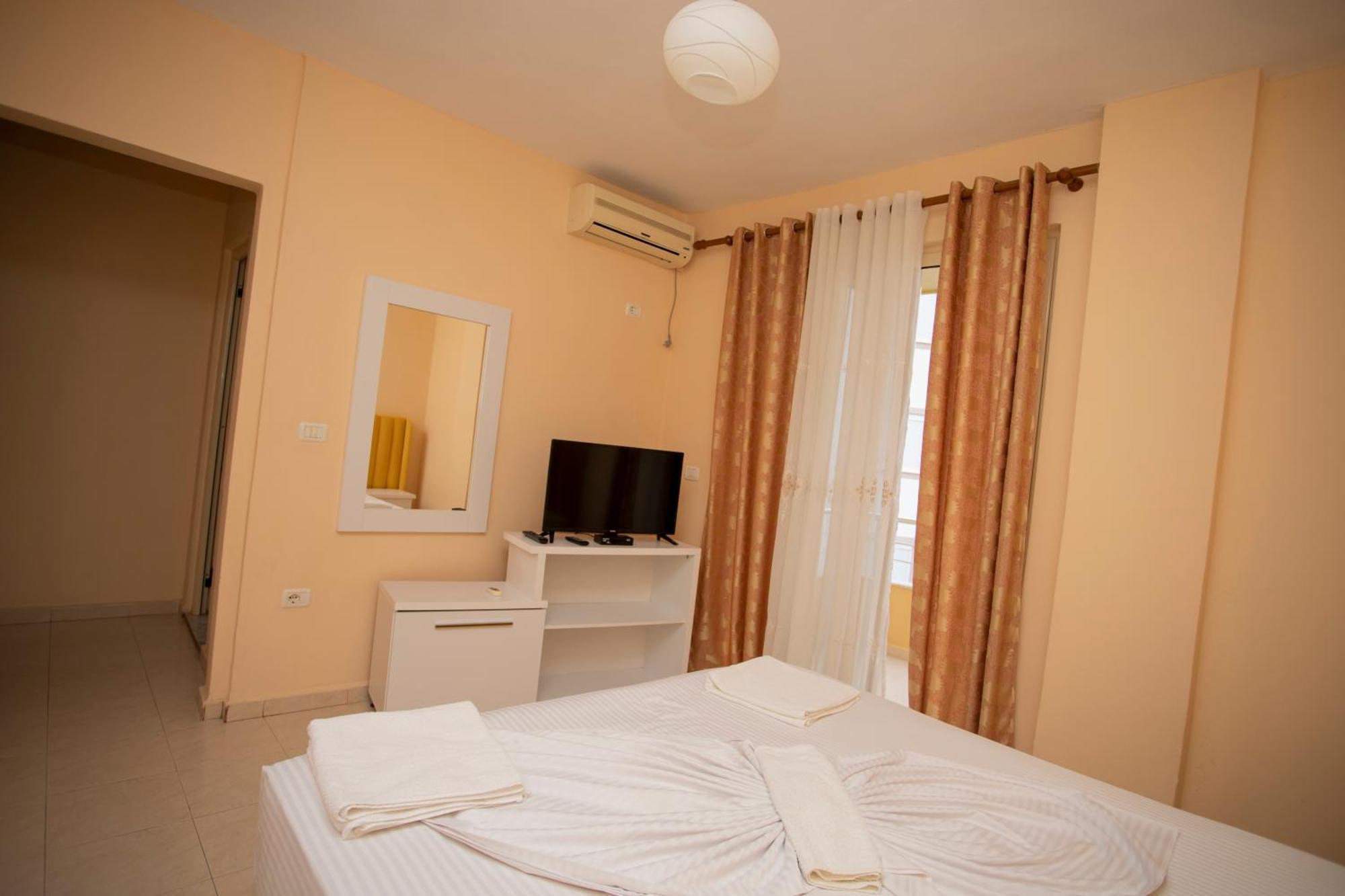 Hotel Sunrise Golem  Extérieur photo