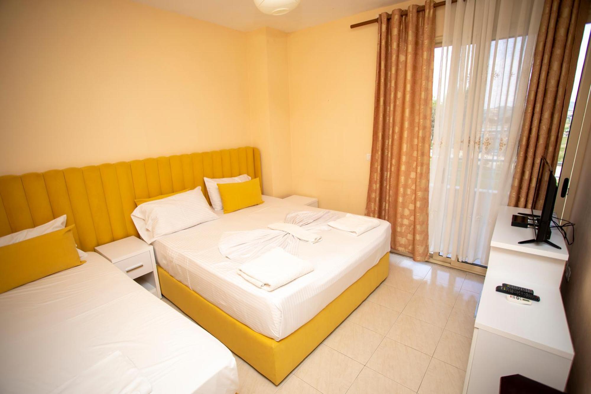 Hotel Sunrise Golem  Extérieur photo