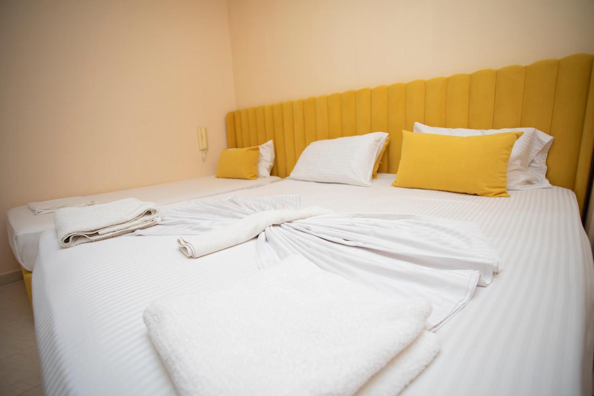 Hotel Sunrise Golem  Extérieur photo